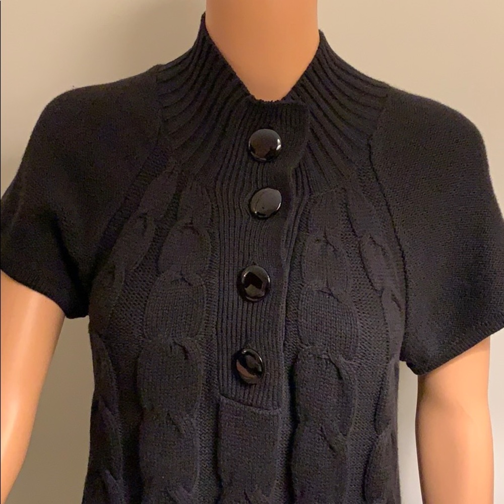 NWT SWEATER BY HANNAH Medium W/ button up chest
